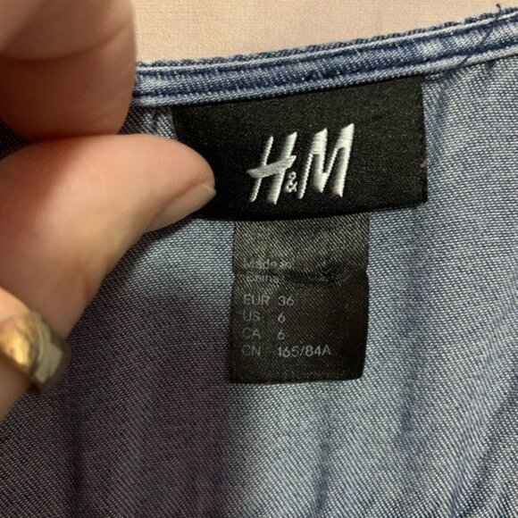 H&M Soft Denim Tank Romper Short Dress With Ruffle Detail & Pockets Size 6 US - Picture 4 of 6